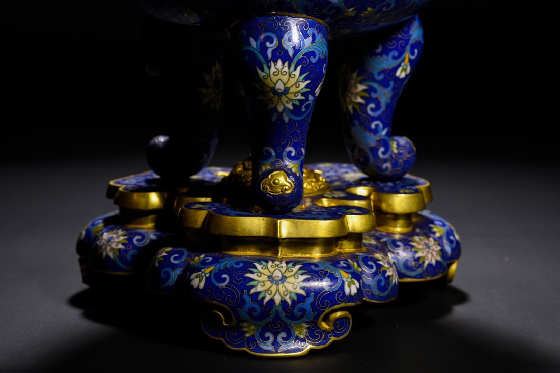 An Exquisite Cloisonne Lotus Pattern Dragon Pattern Double-Ears and Tripod Censer - 4