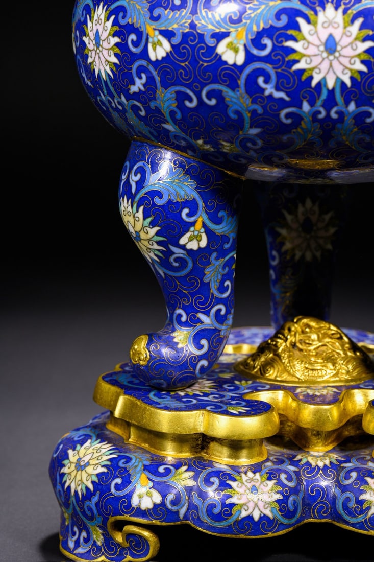 An Exquisite Cloisonne Lotus Pattern Dragon Pattern Double-Ears and Tripod Censer - 6