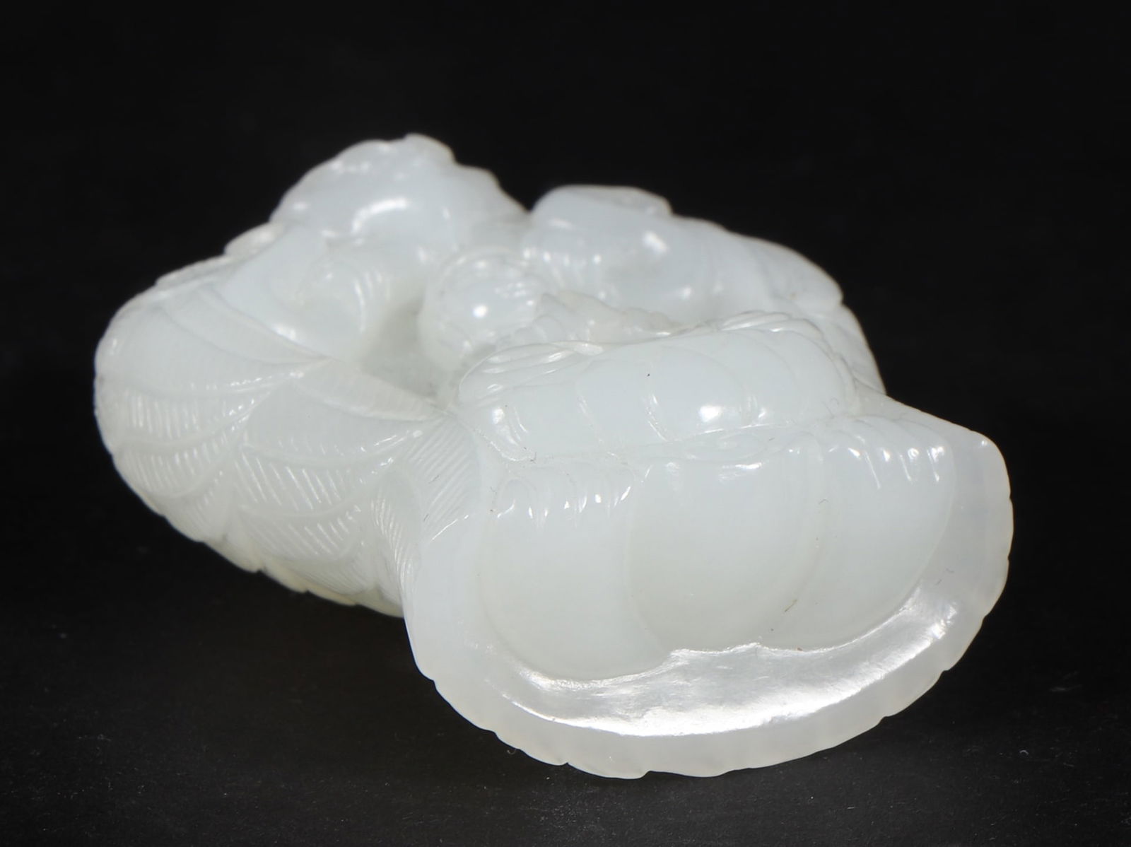 An Exquisite White Jade Buddha Statue Ornament - 9