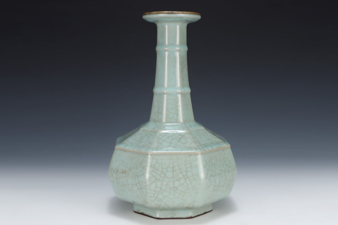 An Exquisite Guan yao Vase - 3