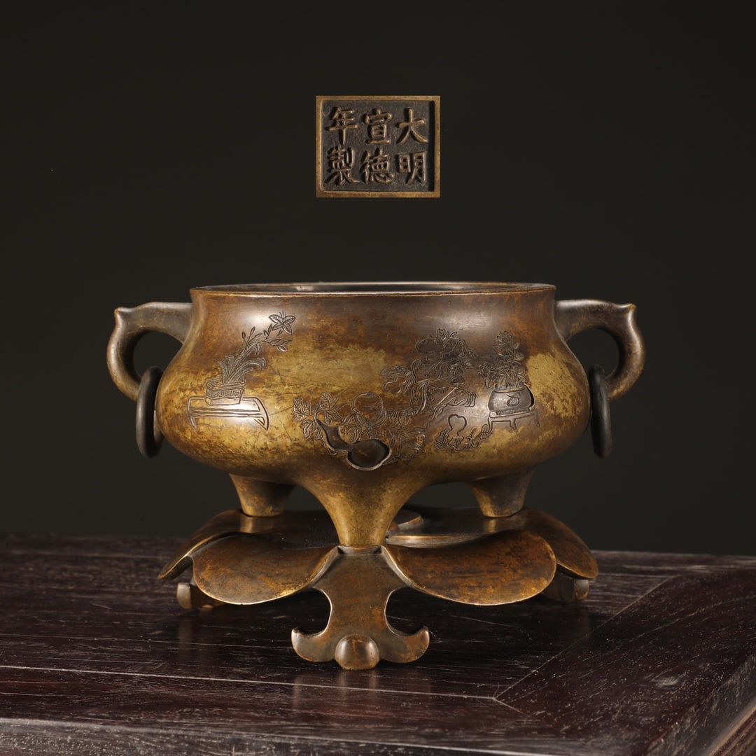 An Exquisite Bronze Flower and Fruit Pattern Double-Ears and Tripod Censer: An Exquisite Bronze Flower and Fruit Pattern Double-Ears and Tripod Censer Ming Dynasty, China Xuande Six-character Mark Size:11.9cmx15.3cm Weight:2350g (The Dimensions Of All Batches Are Manually Mea