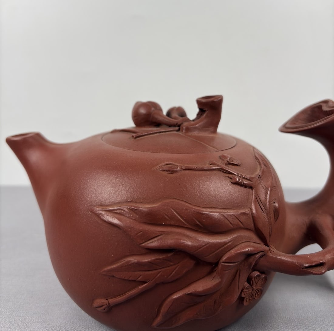 An Exquisite Purple Sands Peach Pattern Teapot - 2
