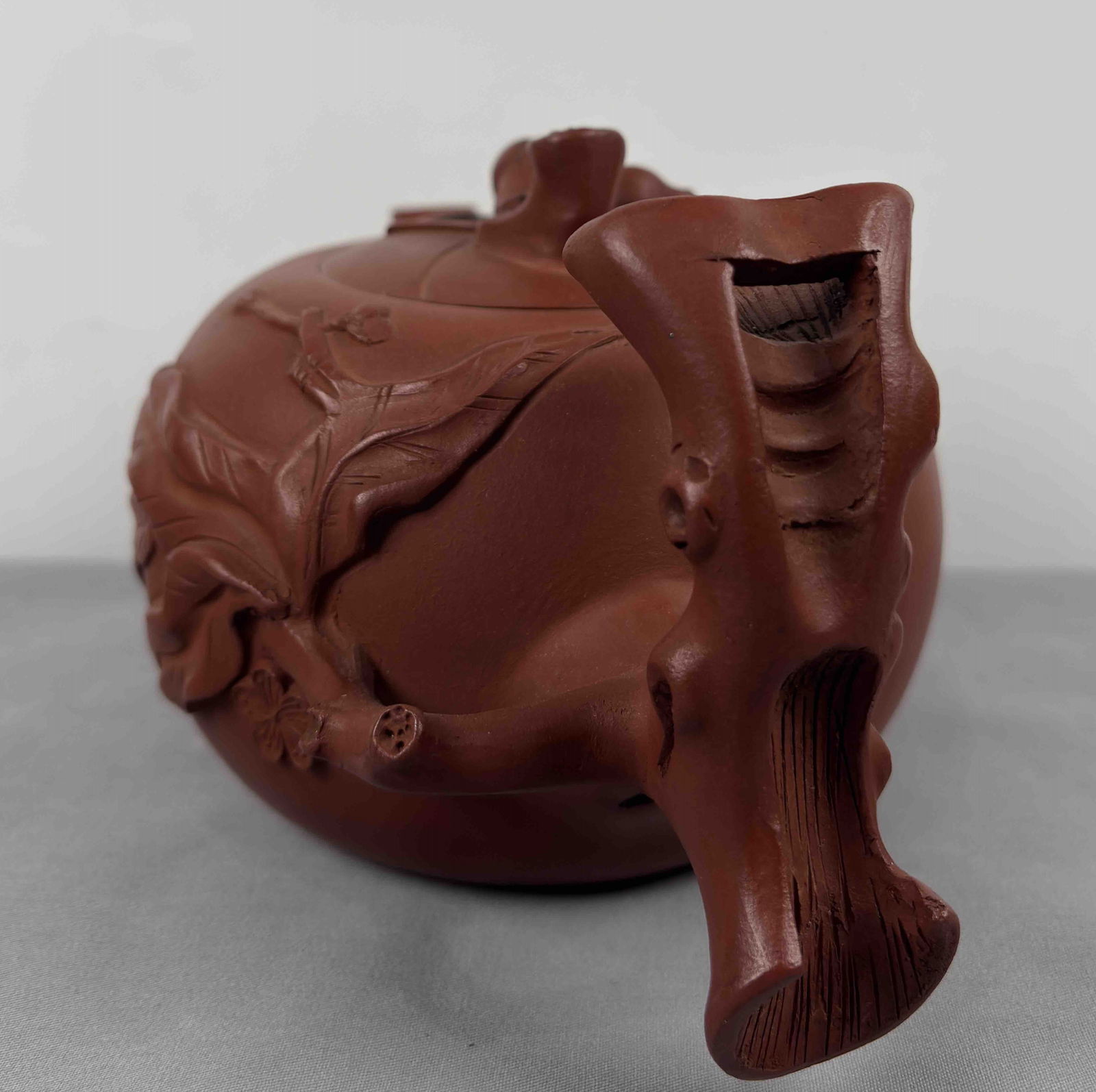 An Exquisite Purple Sands Peach Pattern Teapot - 3