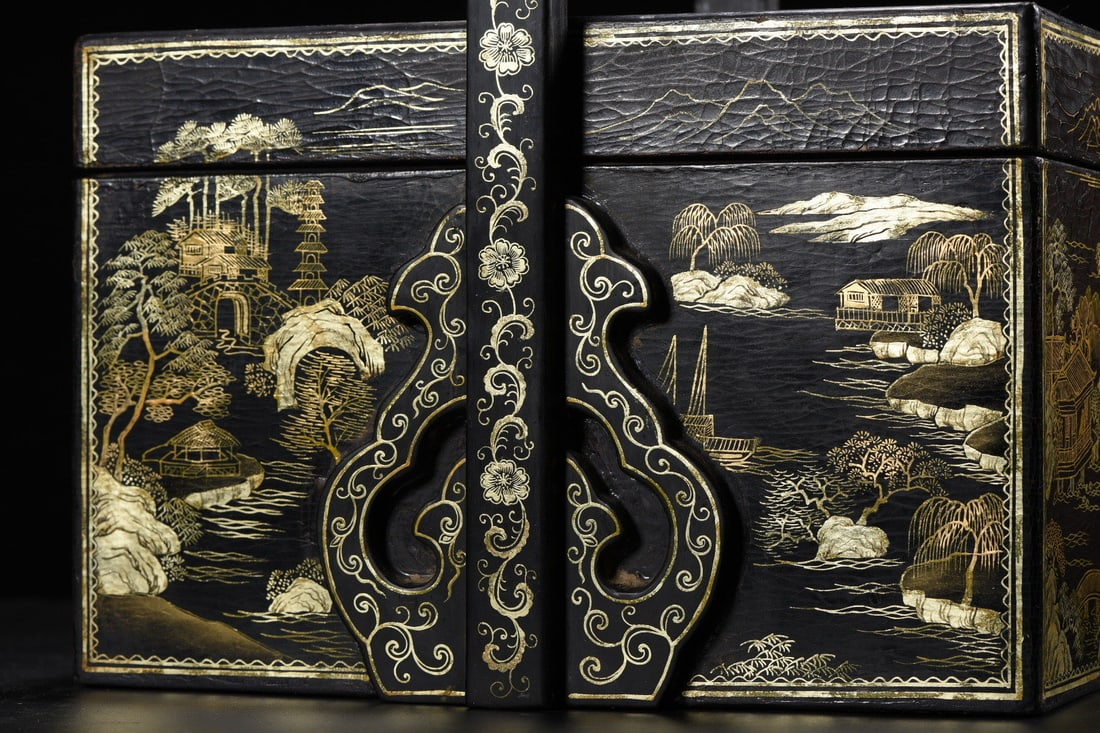 An Exquisite Black Lacquer Painted Gold Landscape Pattern Box - 2