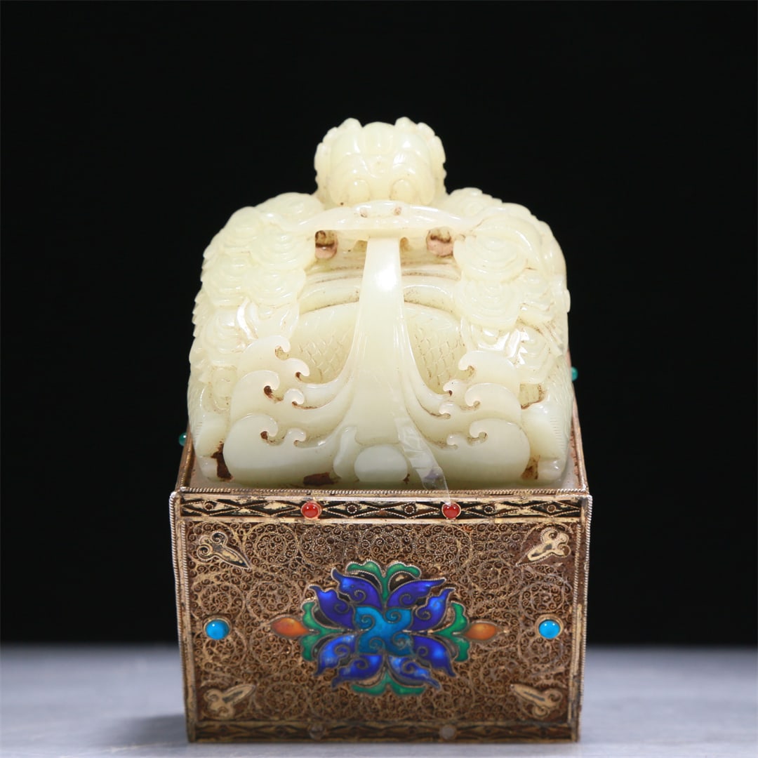 An Exquisite White Jade Gold-Mounted 'Dragon& Auspicious Cloud' Seal: An Exquisite White Jade Gold-Mounted 'Dragon& Auspicious Cloud' Seal. Carved with a scaly, coiled dragon with rounded, bulging eyes and long whiskers holding a pearl. Chinese Qing Dynasty.