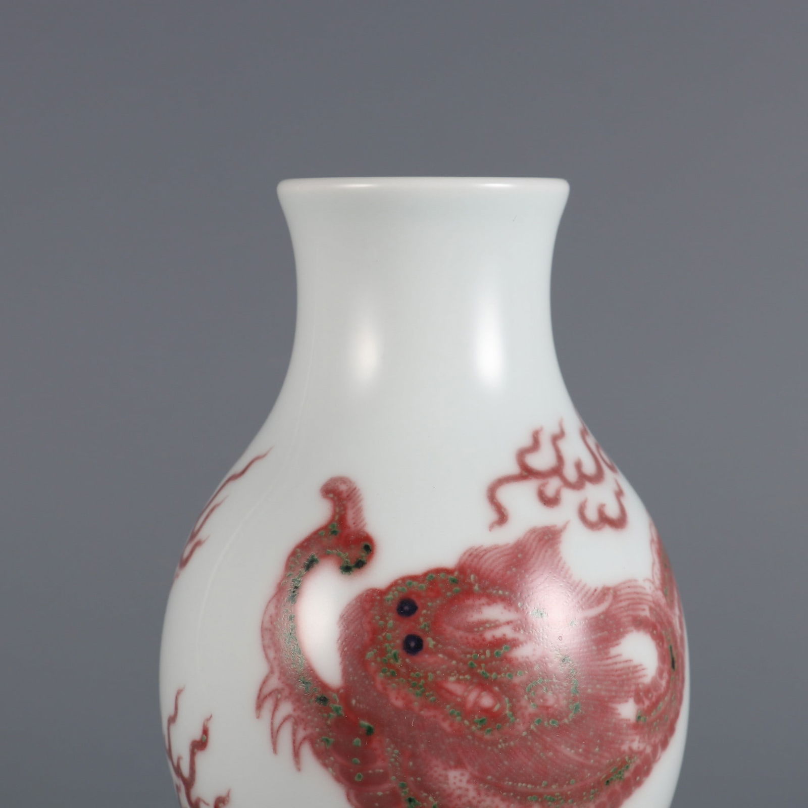 An Exquisite Underglaze-Red Dragon Pattern Vase - 4