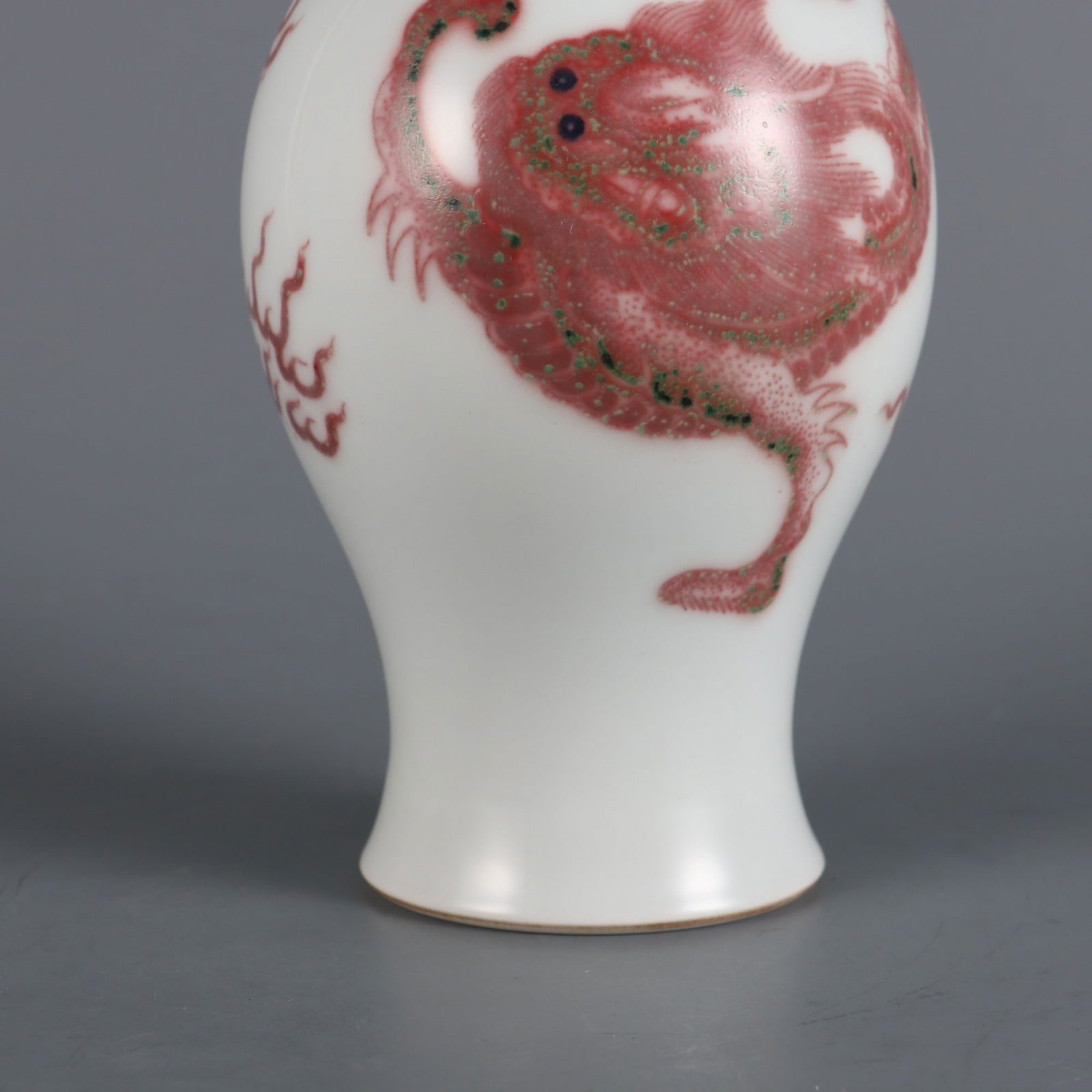 An Exquisite Underglaze-Red Dragon Pattern Vase - 5