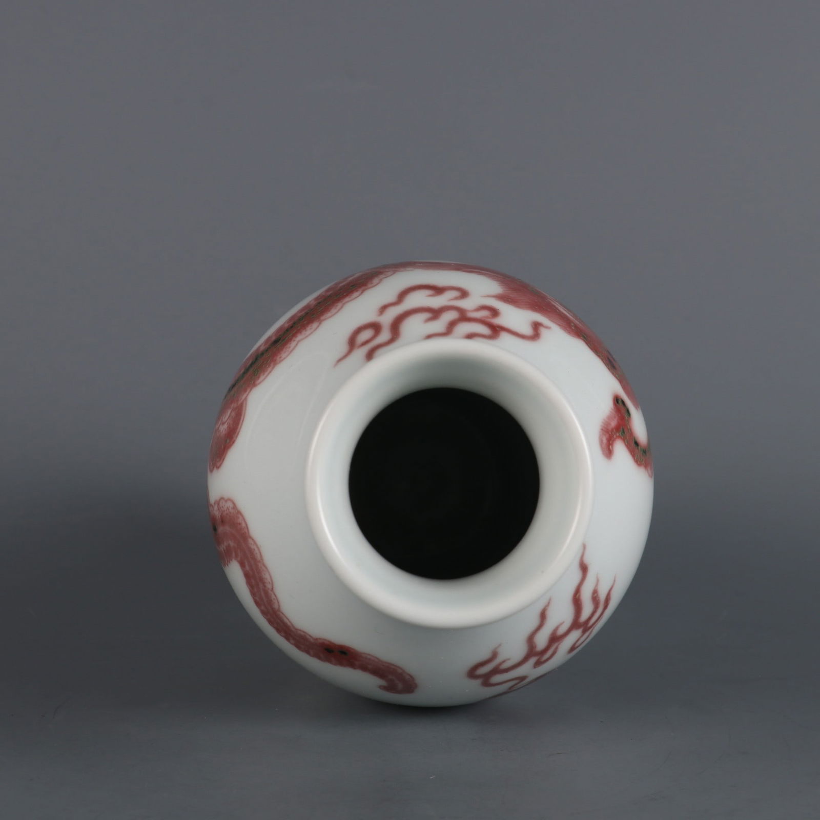 An Exquisite Underglaze-Red Dragon Pattern Vase - 6