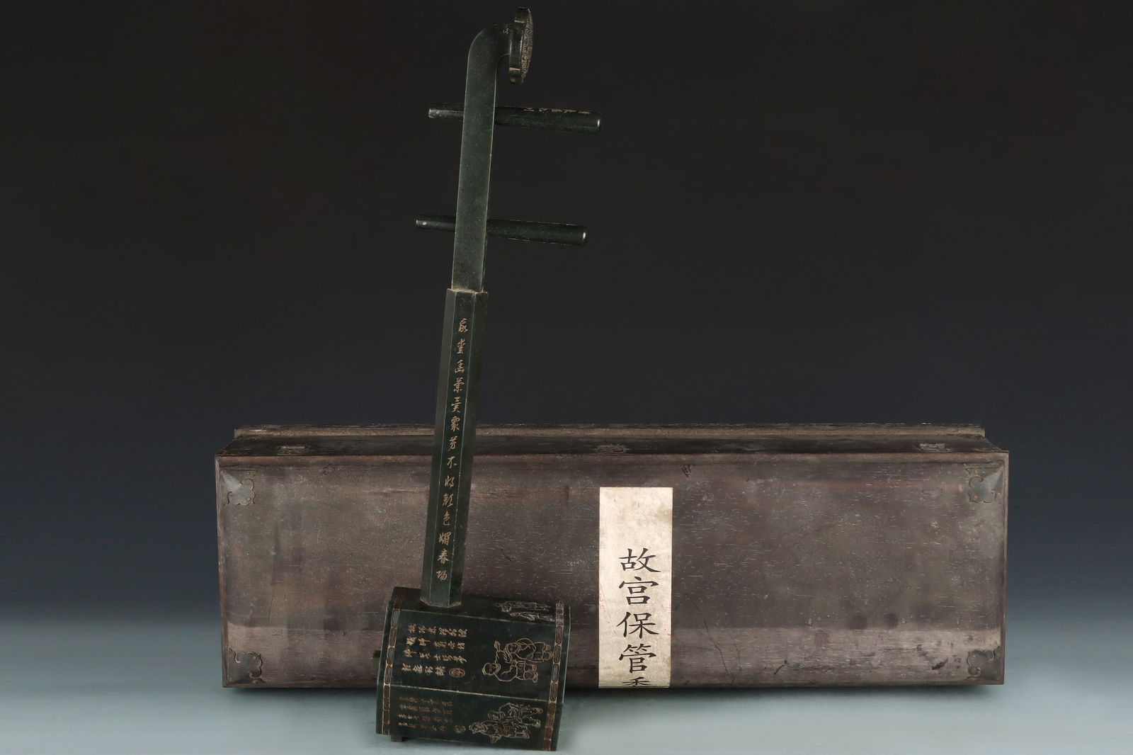 An Exquisite Jasper Dragon Pattern Figure Pattern with poem Ornament: An Exquisite Jasper Dragon Pattern Figure Pattern with poem Ornament Qing Dynasty, China Size:58cmx14cm Weight:1817g (The Dimensions Of All Batches Are Manually Measured.If You Need More Detailed