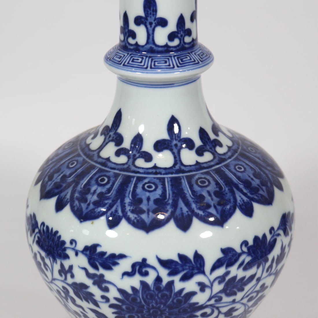 An Exquisite Blue and White Lotus Pattern Candlestick - 3