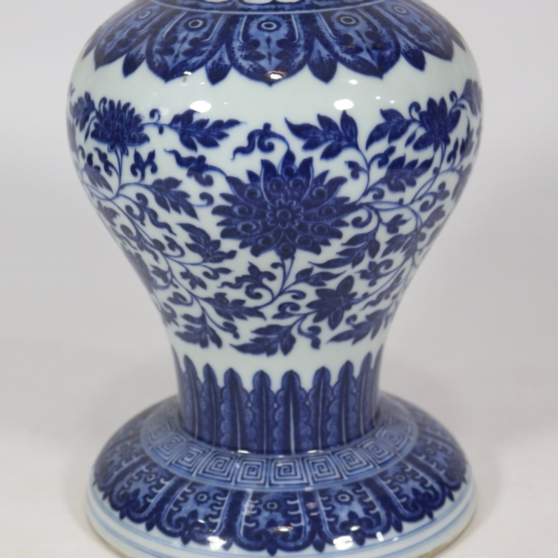 An Exquisite Blue and White Lotus Pattern Candlestick - 4
