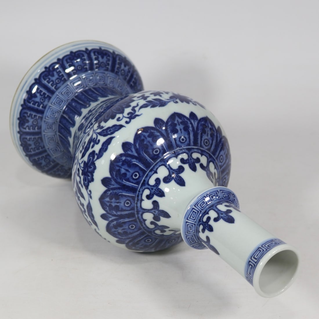 An Exquisite Blue and White Lotus Pattern Candlestick - 7
