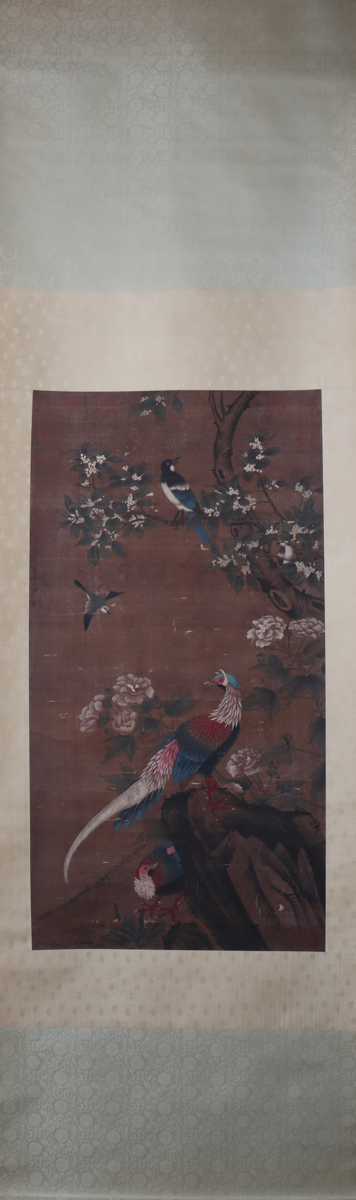 A Chinese Vertical Scroll Ink Painting of Flower and Bird on Silk: A Chinese Vertical Scroll Ink Painting of Flower and Bird on Silk Wang ruoshui Size:88cmx46cm (The Dimensions Of All Batches Are Manually Measured.If You Need More Detailed Information, Please