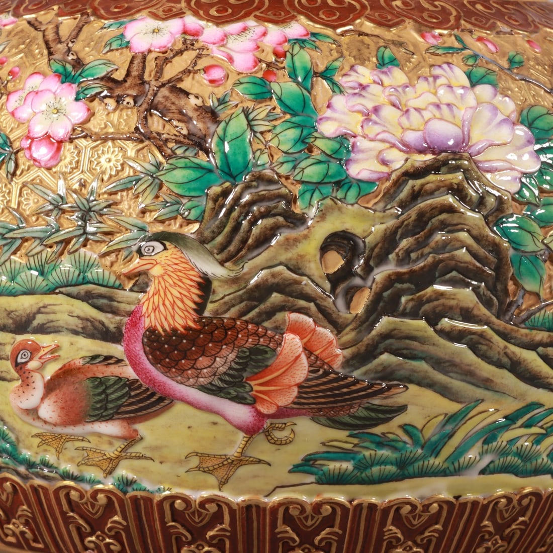 An Exquisite Enamel Flower and Bird Pattern Tea Caddy - 3