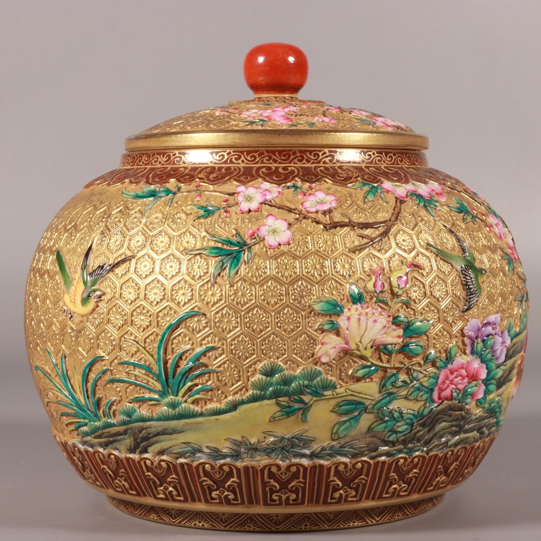 An Exquisite Enamel Flower and Bird Pattern Tea Caddy - 6