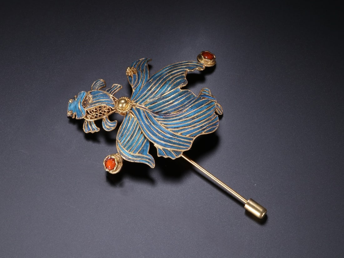 An Exquisite Gilt Bronze Inlaid Gems Ornament (1 of 6)