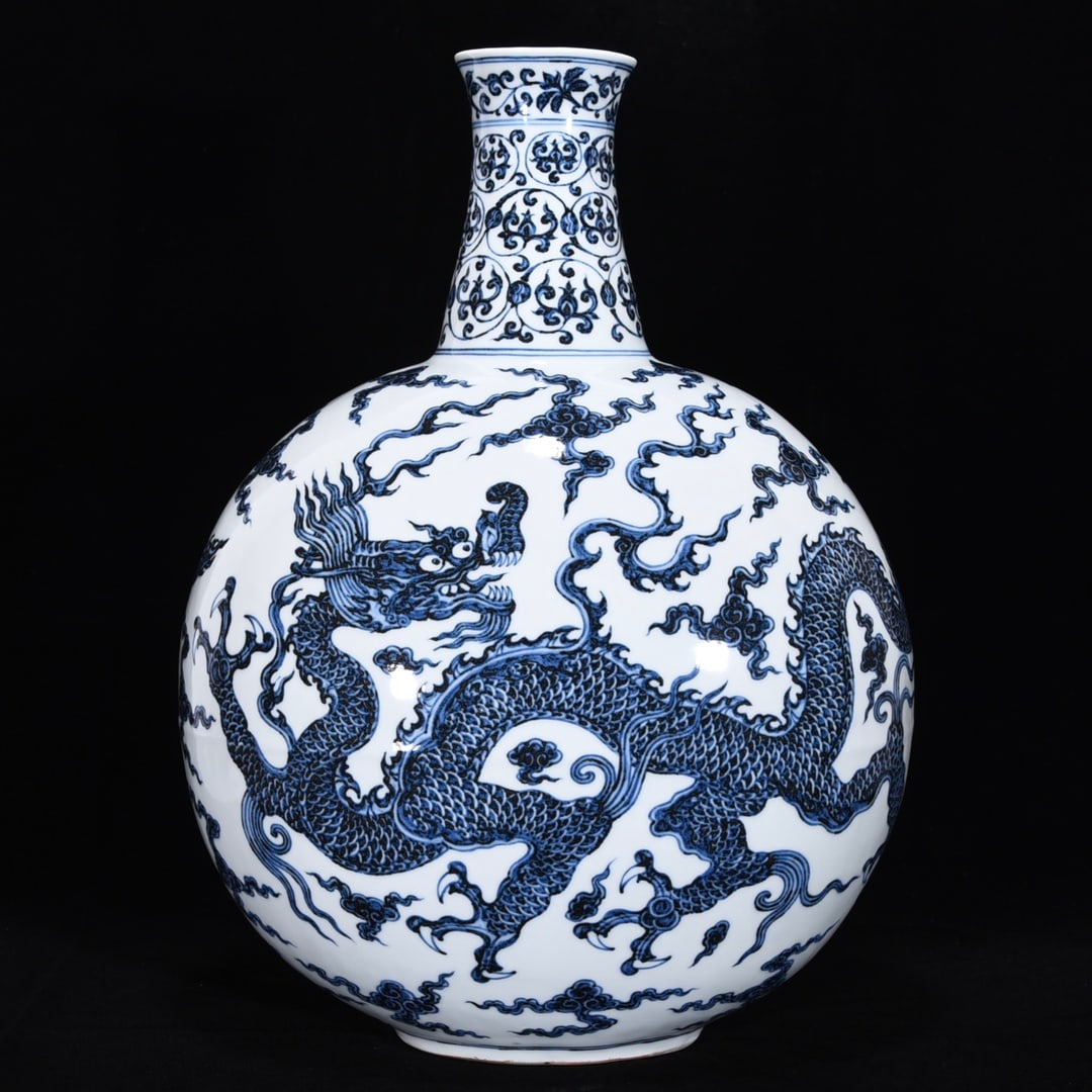 An Exquisite Blue and White Dragon Pattern Lotus Pattern Vase - 3
