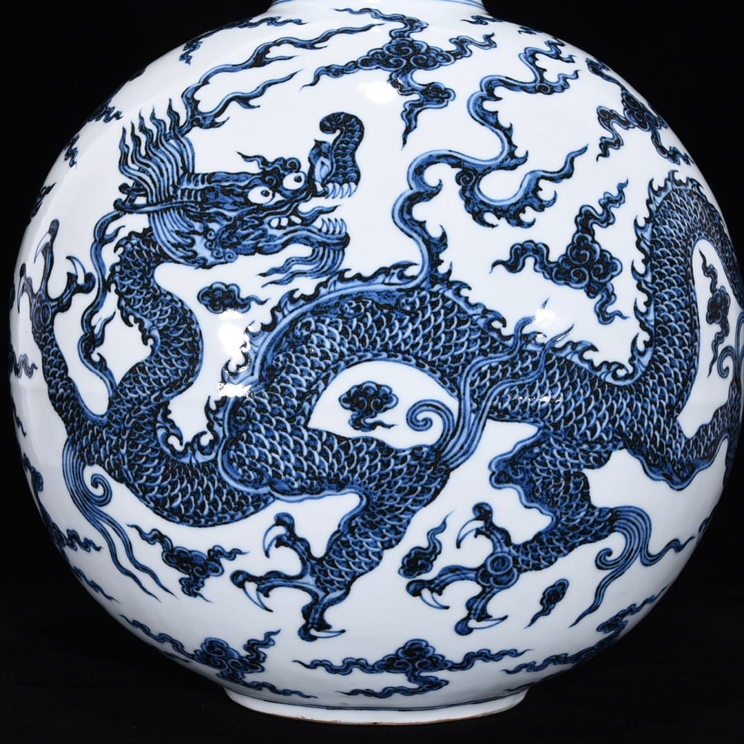 An Exquisite Blue and White Dragon Pattern Lotus Pattern Vase - 7
