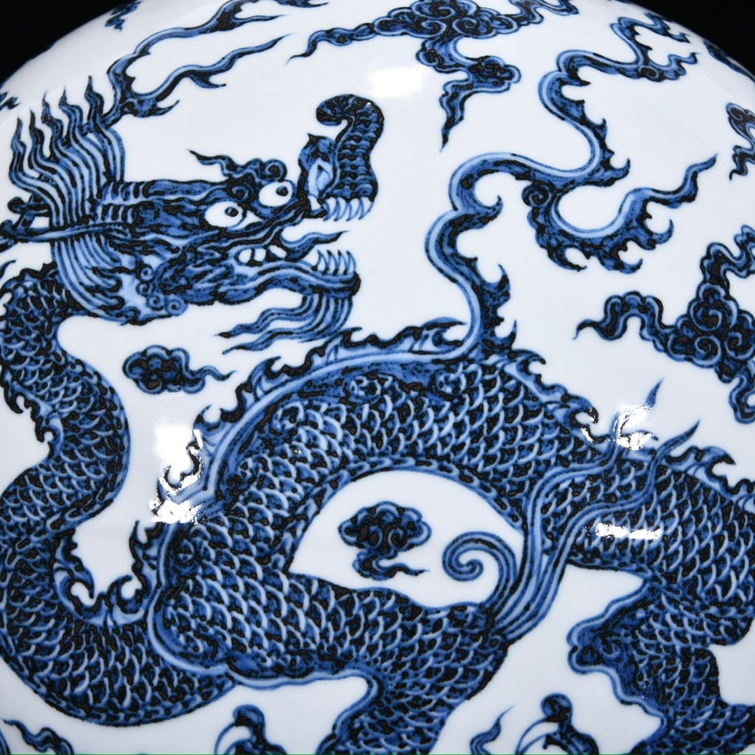 An Exquisite Blue and White Dragon Pattern Lotus Pattern Vase - 8