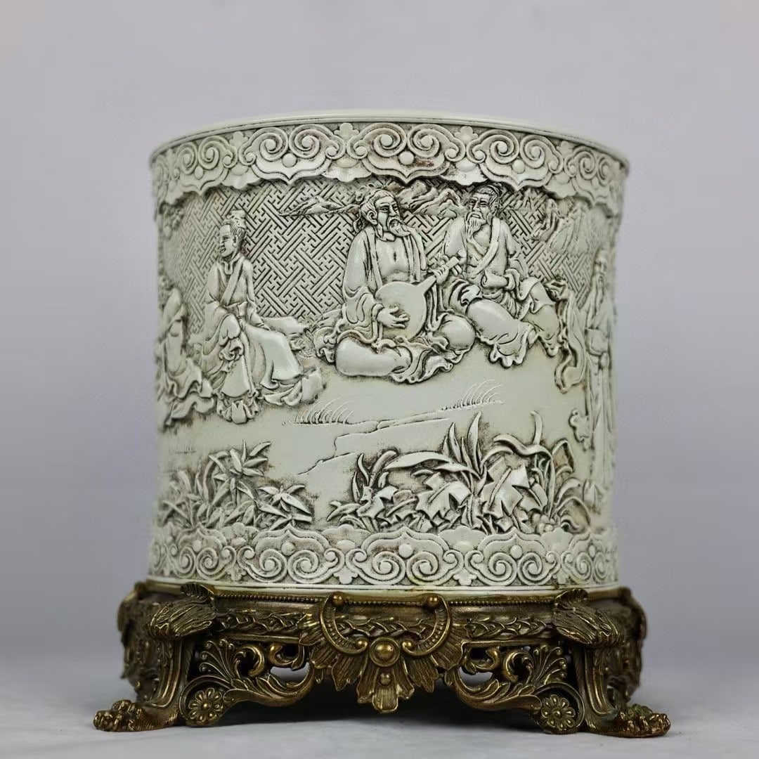 An Exquisite White Glaze Inlaid Bronze Character and Story Pattern Brush Pot: An Exquisite White Glaze Inlaid Bronze Character and Story Pattern Brush Pot Qing Dynasty, China Size:25cmx23.5cm (The Dimensions Of All Batches Are Manually Measured.If You Need More Detailed