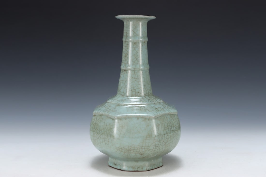 An Exquisite Guan yao Vase - 3