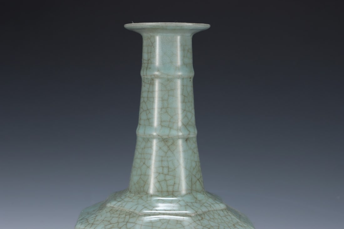 An Exquisite Guan yao Vase - 5