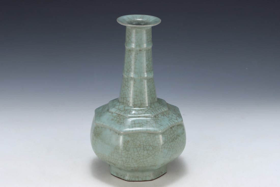 An Exquisite Guan yao Vase - 8