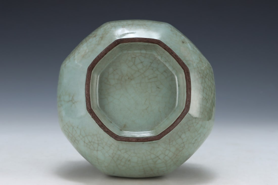 An Exquisite Guan yao Vase - 9