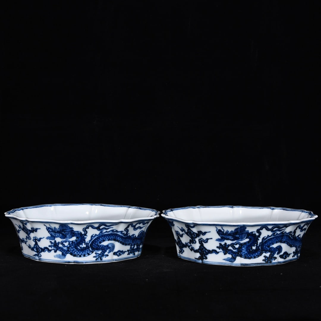 An Exquisite Blue and White Dragon Pattern Brush Washer: An Exquisite Blue and White Dragon Pattern Brush Washer Ming Dynasty, China Xuande Six-character Mark Size:5cmx19cm (The Dimensions Of All Batches Are Manually Measured.If You Need More Detailed