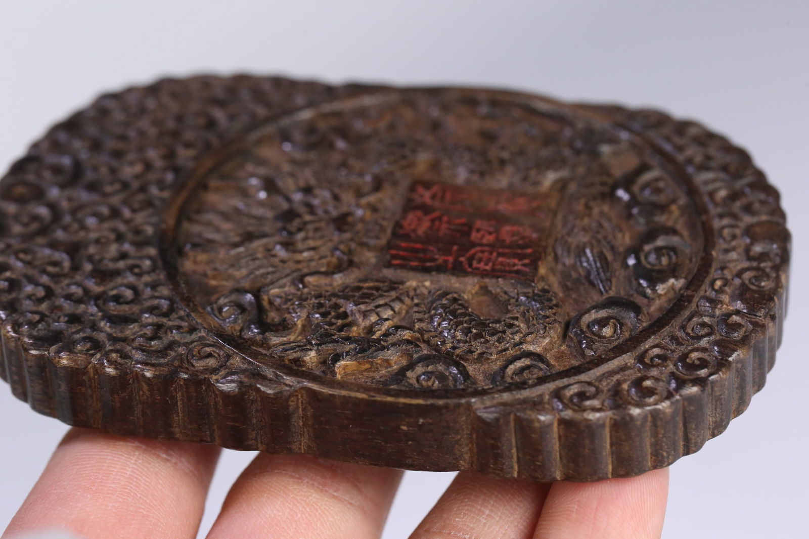 An Exquisite Eaglewood Dragon Pattern Brand - 9