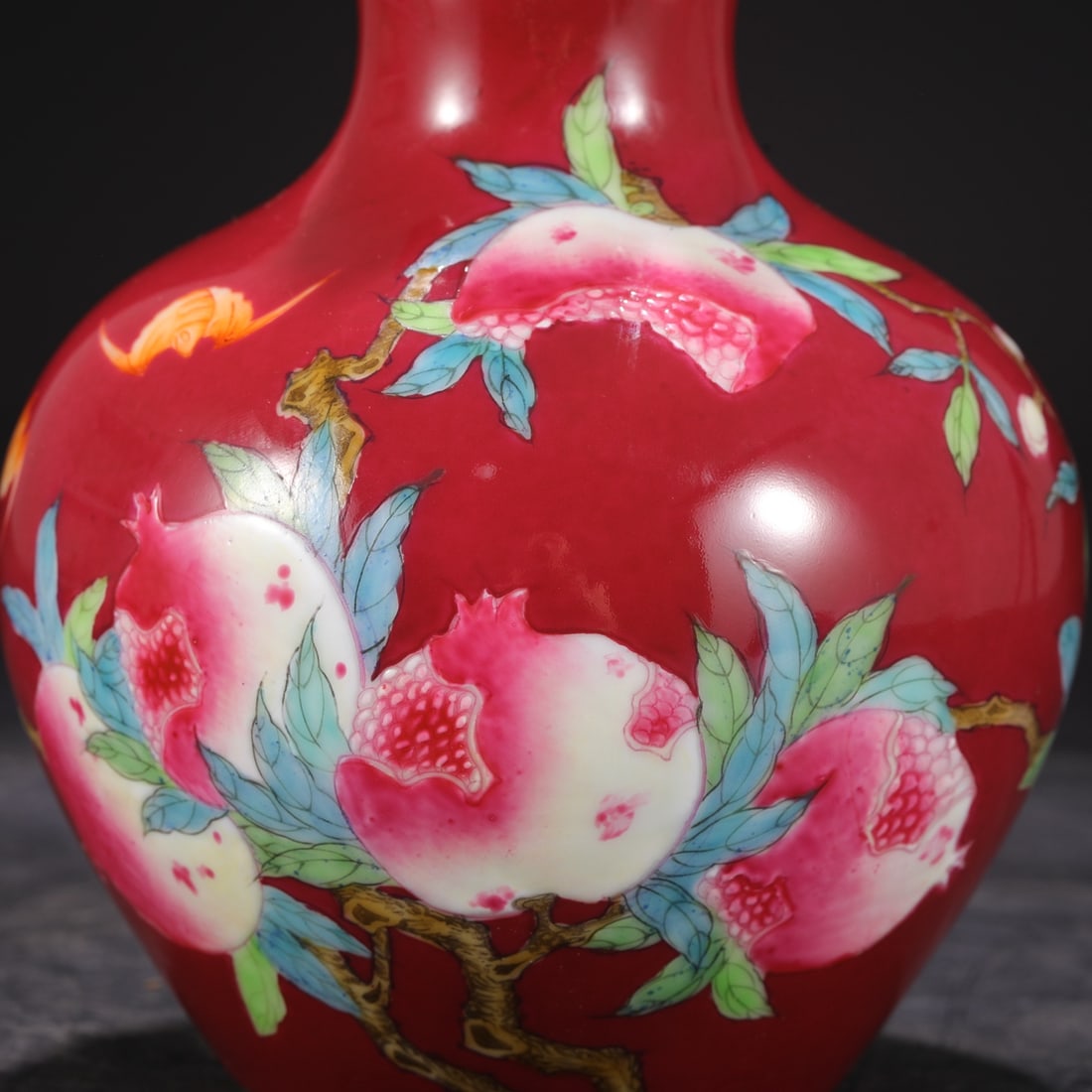An Exquisite Enamel Flower and Fruit Pattern Vase - 3