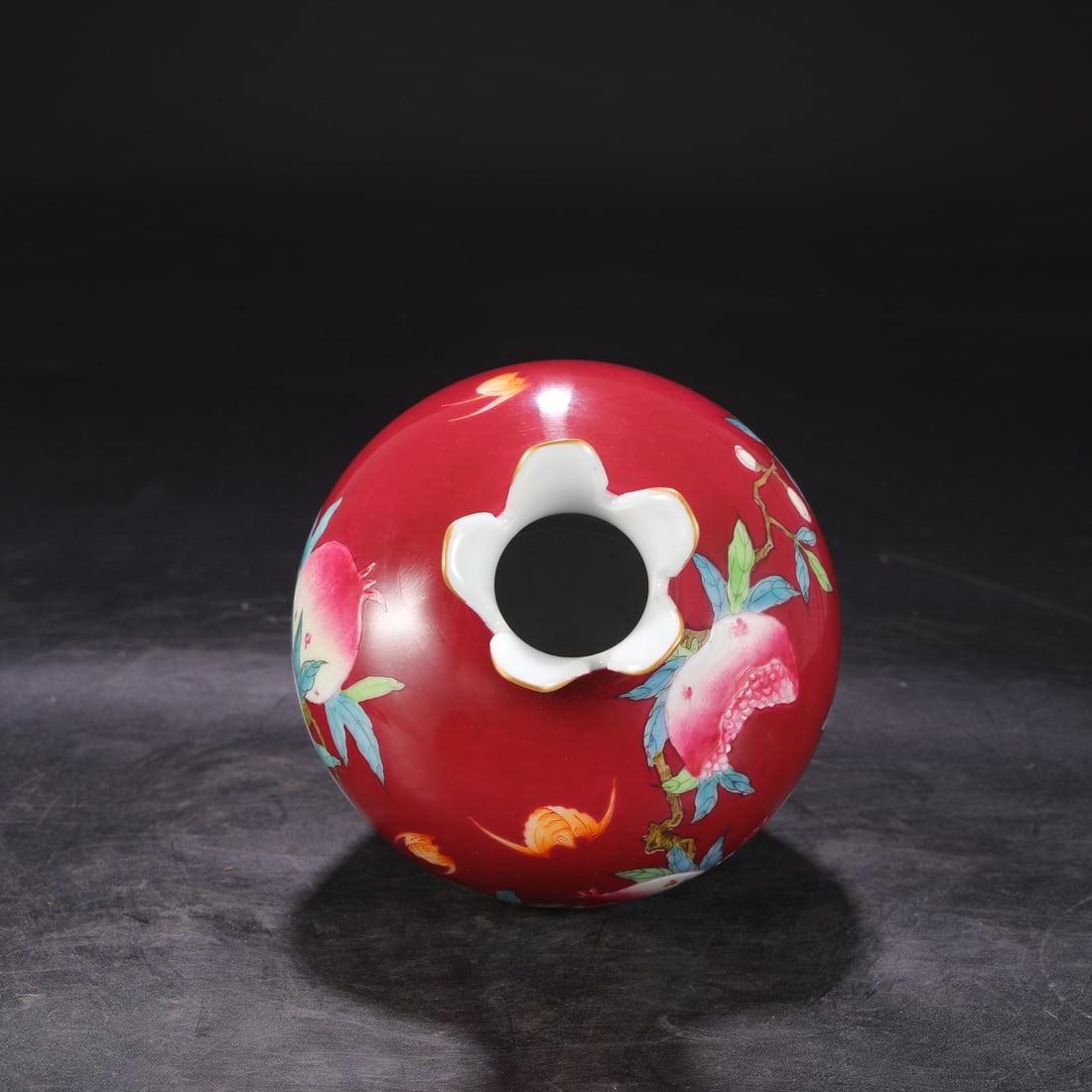 An Exquisite Enamel Flower and Fruit Pattern Vase - 4
