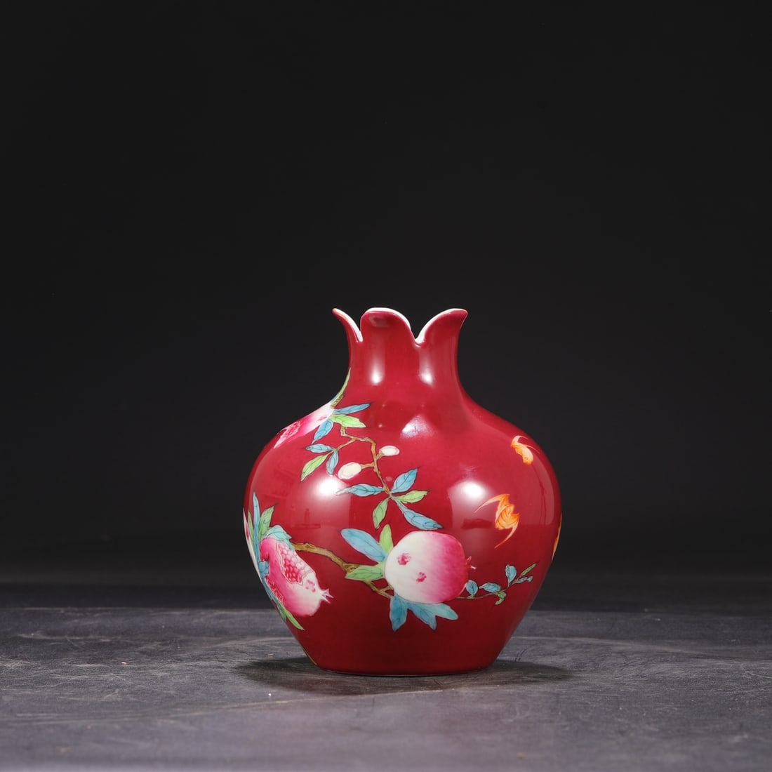 An Exquisite Enamel Flower and Fruit Pattern Vase - 5