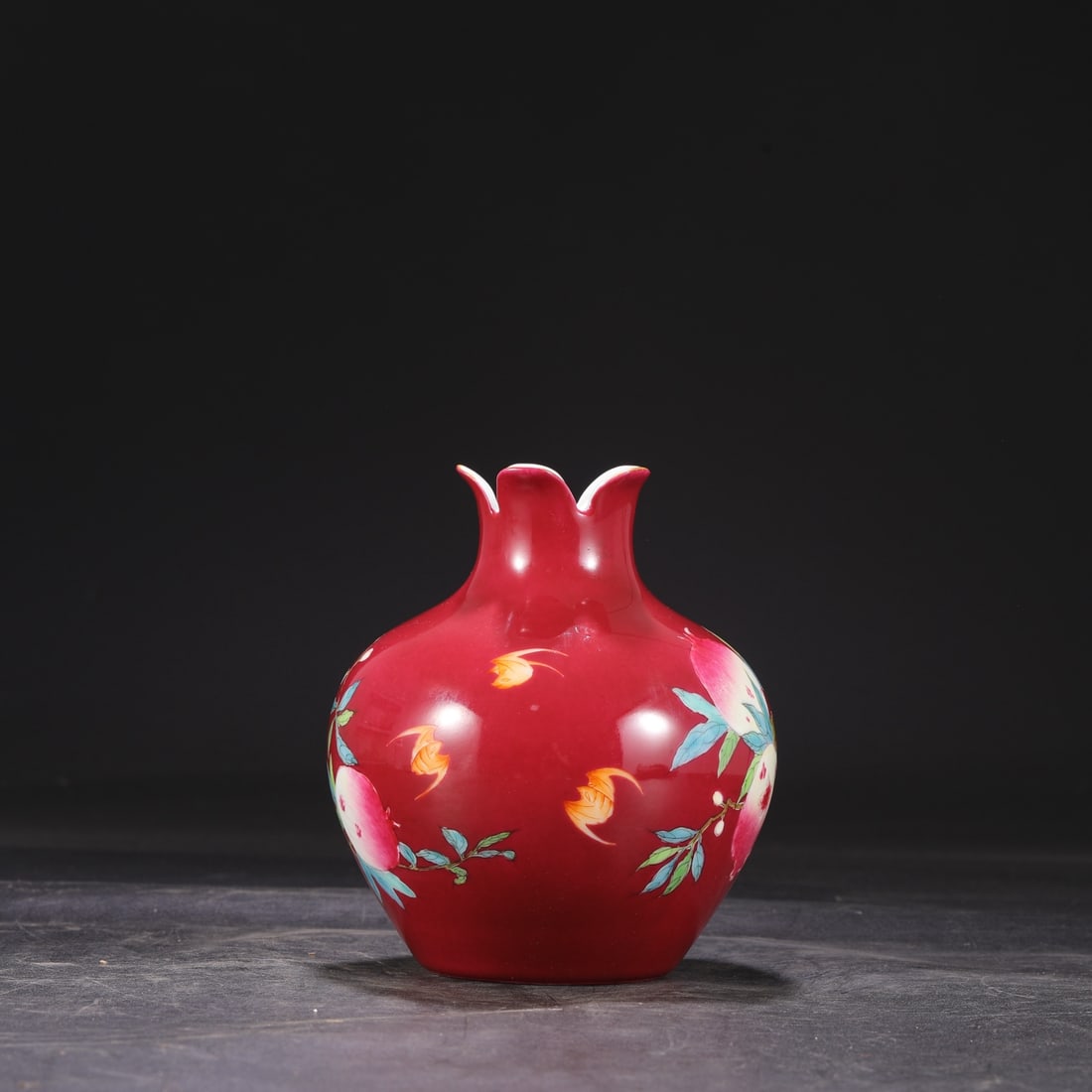 An Exquisite Enamel Flower and Fruit Pattern Vase - 6