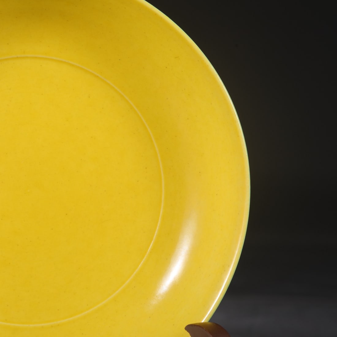 An Exquisite Yellow Glazed Plate - 4