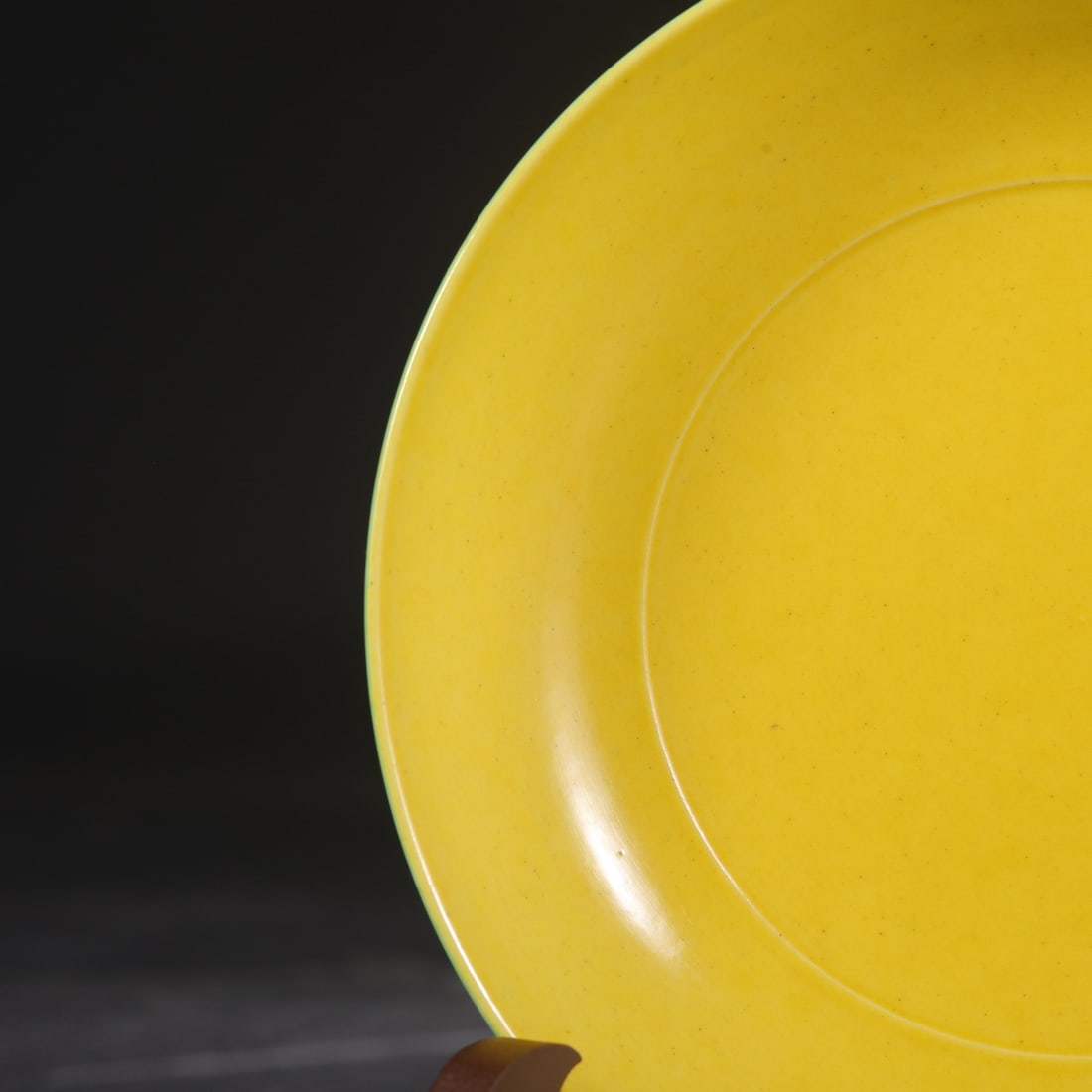 An Exquisite Yellow Glazed Plate - 5