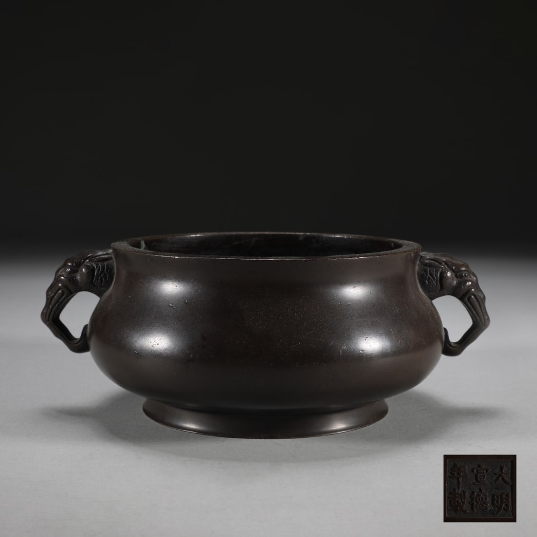 An Exquisite Bronze Double-Ears Censer (1 of 9)
