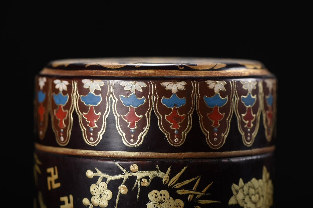 An Exquisite Black Lacquer Painted Gold Flower Pattern Eight Treasures Pattern Tea Caddy - 2