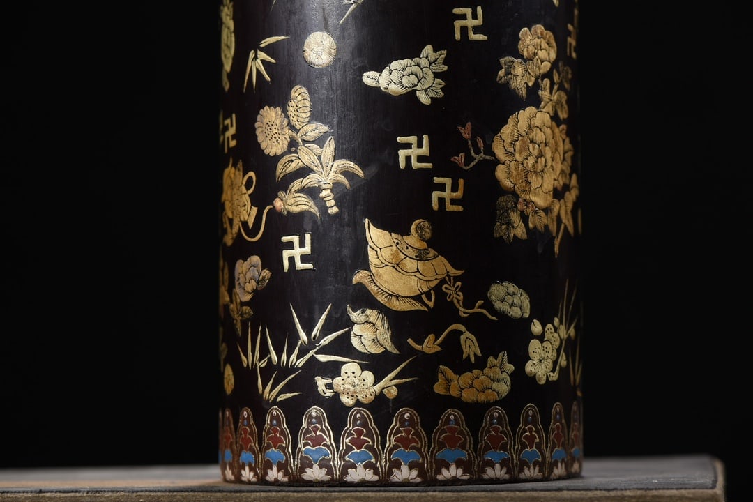 An Exquisite Black Lacquer Painted Gold Flower Pattern Eight Treasures Pattern Tea Caddy - 3