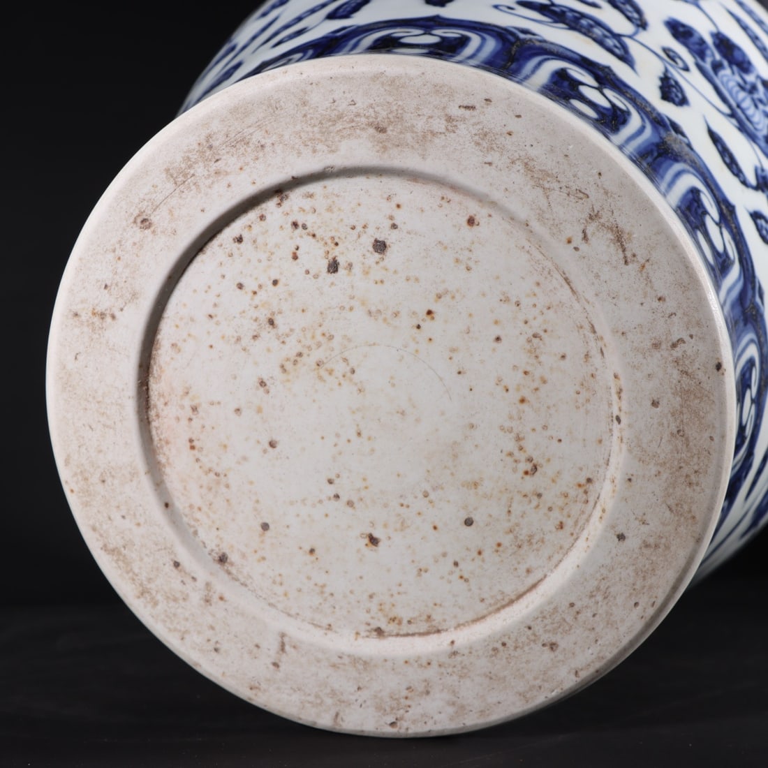 An Exquisite Blue and White Flower Pattern Vase - 9