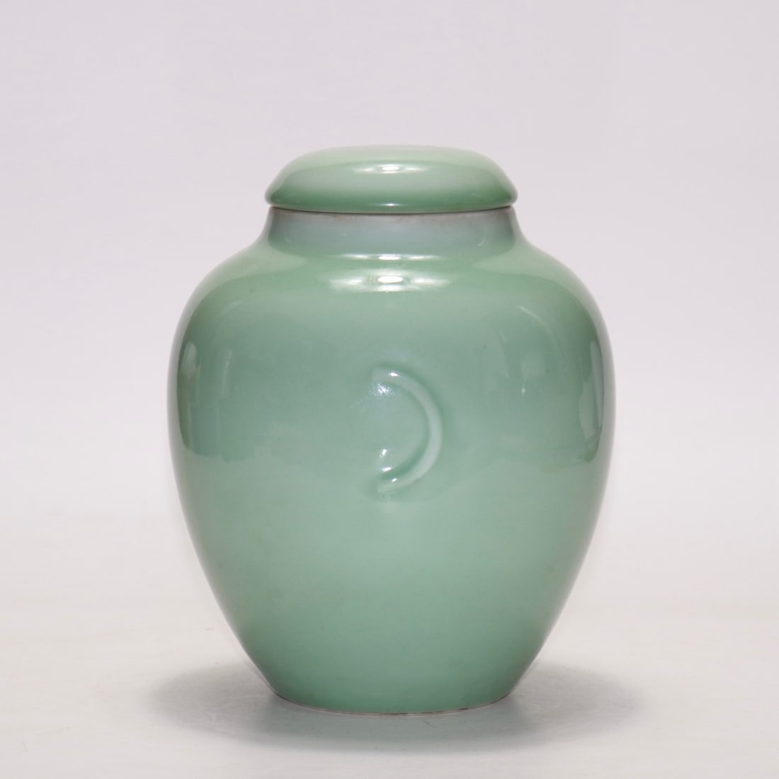 An Exquisite Celadon Glazed Jar - 3