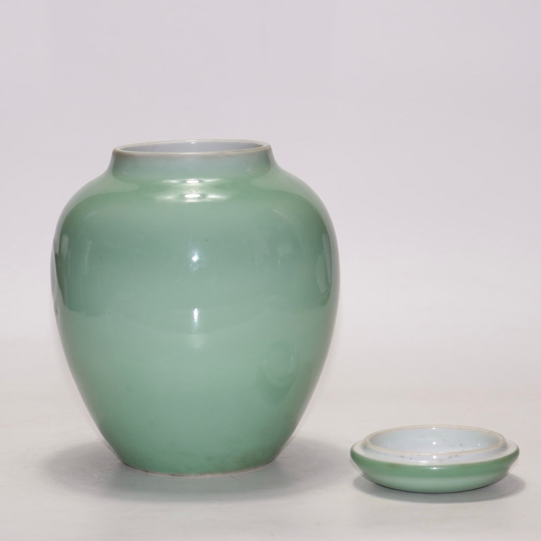 An Exquisite Celadon Glazed Jar - 4