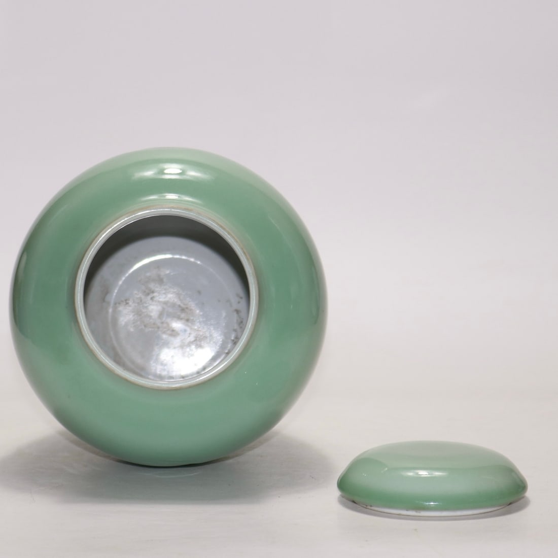 An Exquisite Celadon Glazed Jar - 6