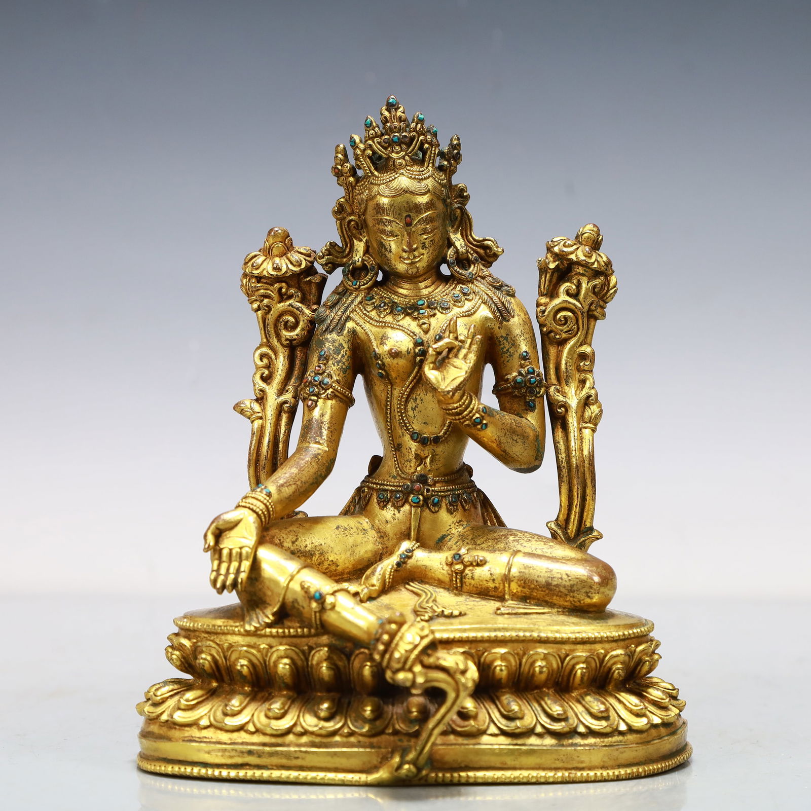 A Exquisite Gilt Bronze Statue of Tara: A Exquisite Gilt Bronze Statue of Tara Ming Dynasty, China Size:14.5cmx13cmx17.5cm Weight:1650g (The Dimensions Of All Batches Are Manually Measured.If You Need More Detailed Information, Please