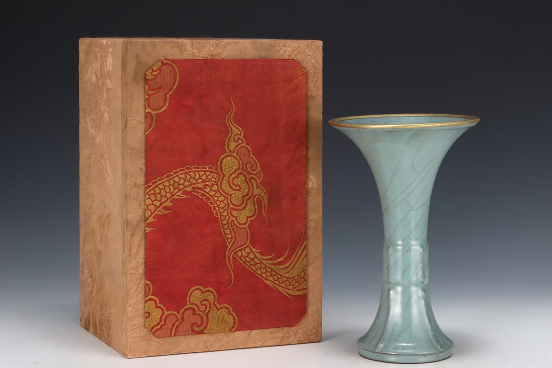 An Exquisite Guan yao Vase - 2