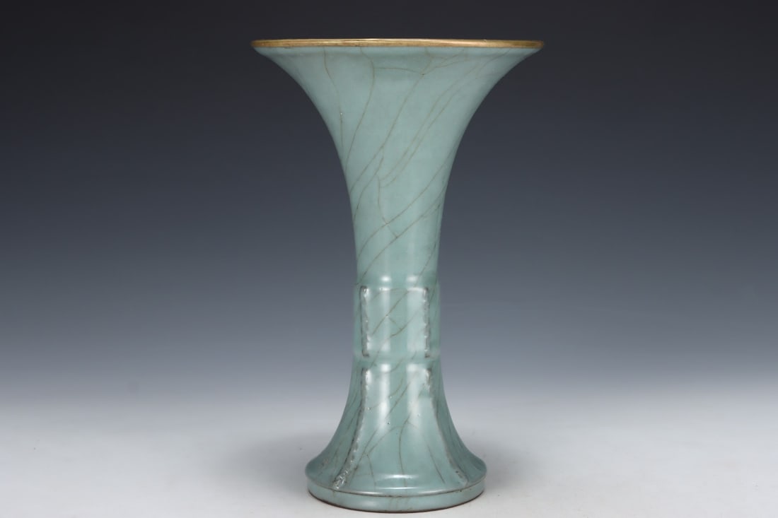 An Exquisite Guan yao Vase - 3