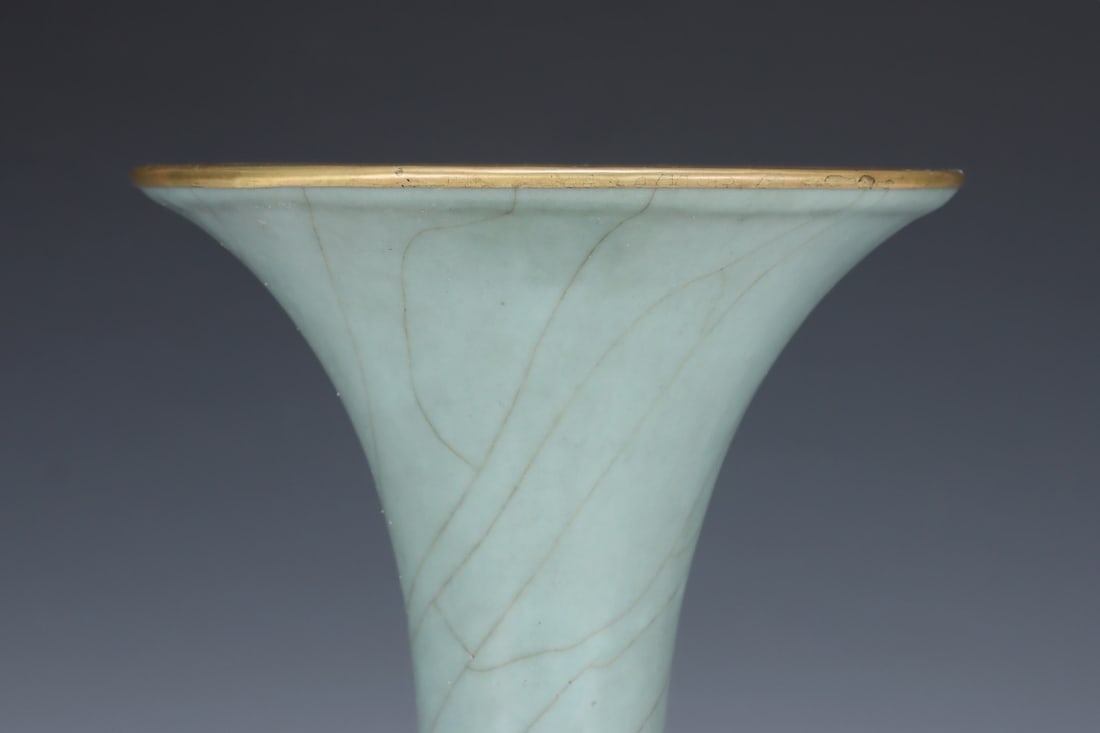 An Exquisite Guan yao Vase - 5