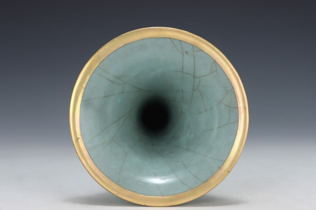 An Exquisite Guan yao Vase - 7