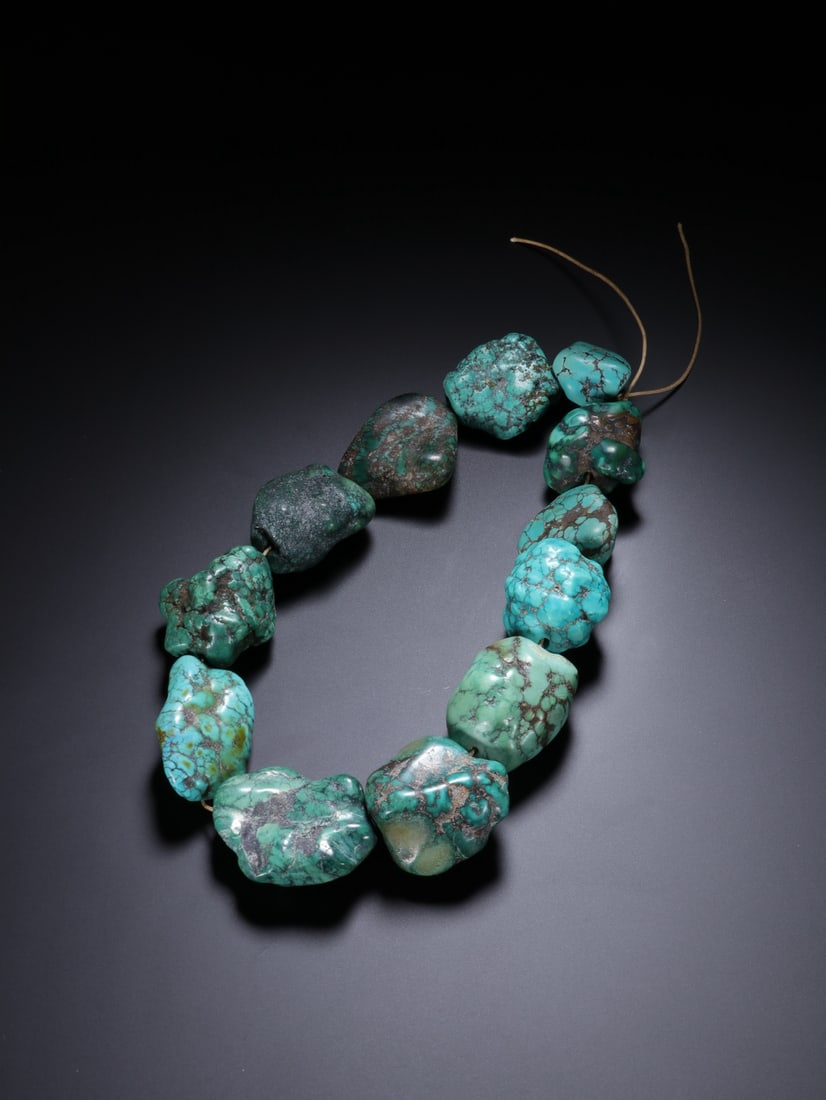 An Exquisite Turquoise Bracelets: An Exquisite Turquoise Bracelets Qing Dynasty, China Size:4cm (The Dimensions Of All Batches Are Manually Measured.If You Need More Detailed Information, Please Contact Our Customer Service Before
