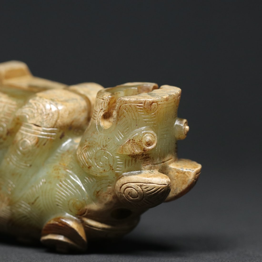 An Exquisite White Jade Bear Ornament - 10
